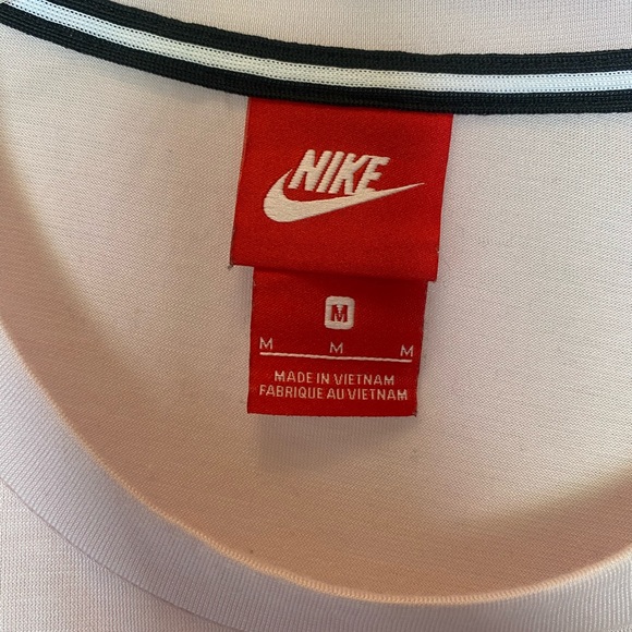 Nike cropped Tee - Picture 2 of 3